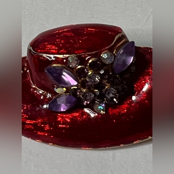 VTG Red Hat Enamel Purple Clear Rhinestones Brooch Pin Society Club Socialite - Picture 8 of 9